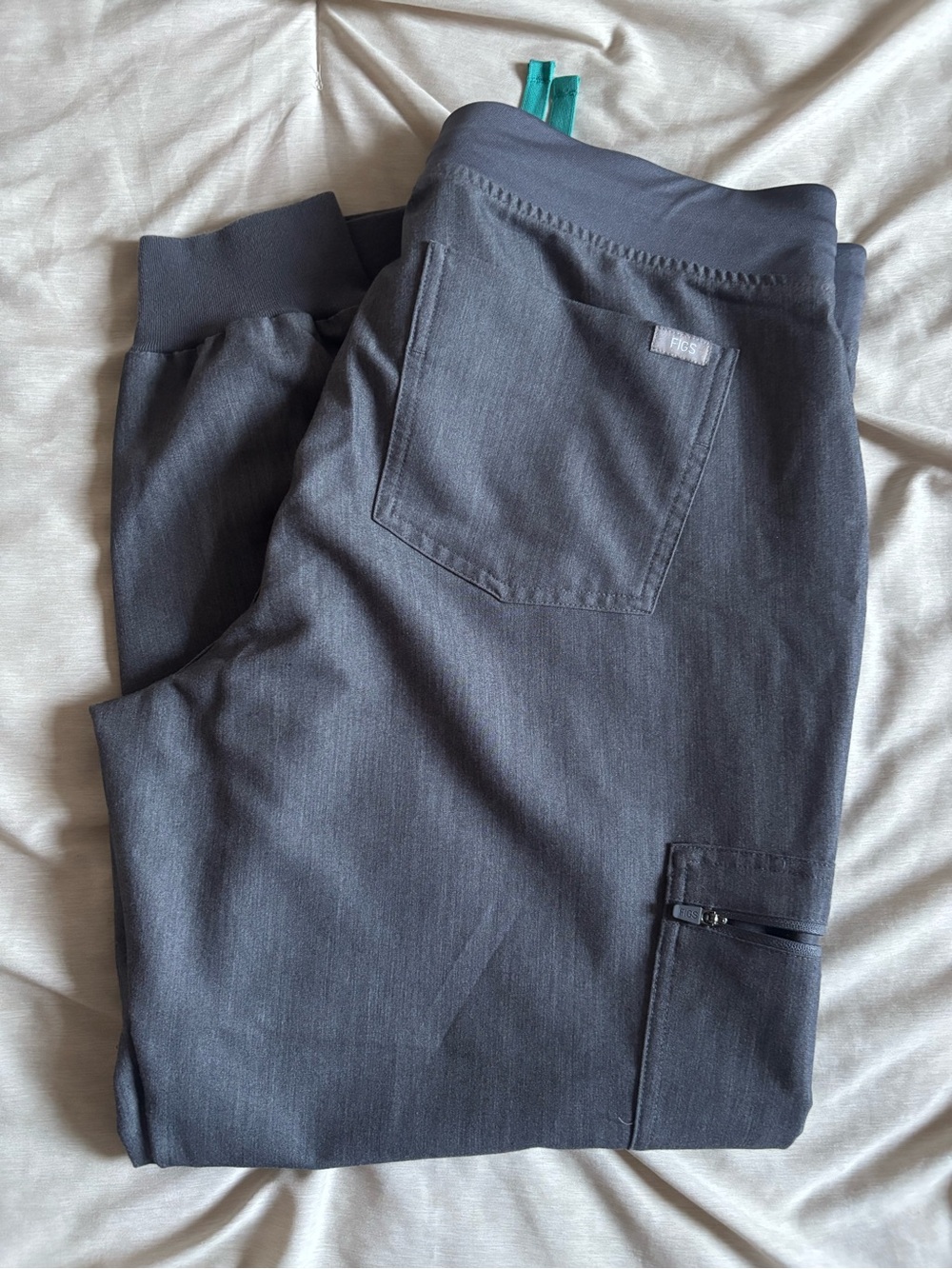 FIGS Zamora Jogger scrub Pants- graphite